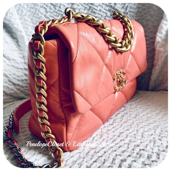 NEW 100% AUTHENTIC CHANEL 19 LARGE HANDBAG IN CORAL - Picture 3 of 8